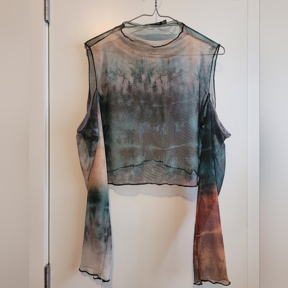 PrettyLittleThing Multi Ombre Mesh High Neck Cut Out Long Sleeve Crop Top - Picture 2 of 5